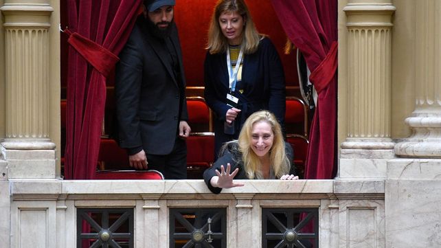 Karina Milei saluda la designación de Martín Menem como presidente de la Cámara de Diputados de la Nación. Karina Milei saluda la designación de Martín Menem como presidente de la Cámara de Diputados de la Nación.