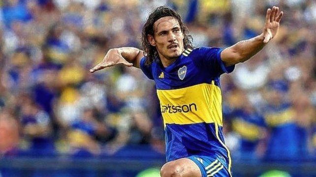 El uruguayo Edinson Cavani realiza el clásico festejo después de la apertura del marcador. El uruguayo Edinson Cavani realiza el clásico festejo después de la apertura del marcador.