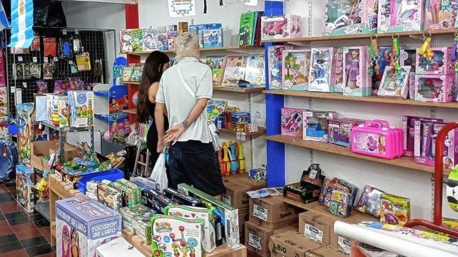 Comerciantes están conformes con las ventas por la Navidad. Comerciantes están conformes con las ventas por la Navidad.