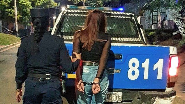 Ocurrió el jueves en Paraná. Dos jóvenes tomaron un remis y fingieron bajar en la casa de un amigo para no pagar. El propietario dijo que no las conocía