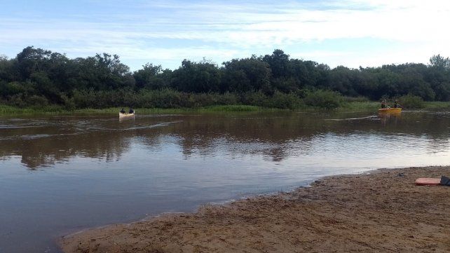 Buscan a un hombre que cayó al arroyo Villaguay. Buscan a un hombre que cayó al arroyo Villaguay.