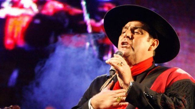 El artista en el escenario- El Chaqueño Palavecino sueña con volver.