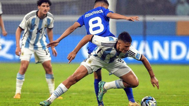 Argentina empata 1 a 1 ante Uzbekistán en Santiago del Estero. Argentina empata 1 a 1 ante Uzbekistán en Santiago del Estero.
