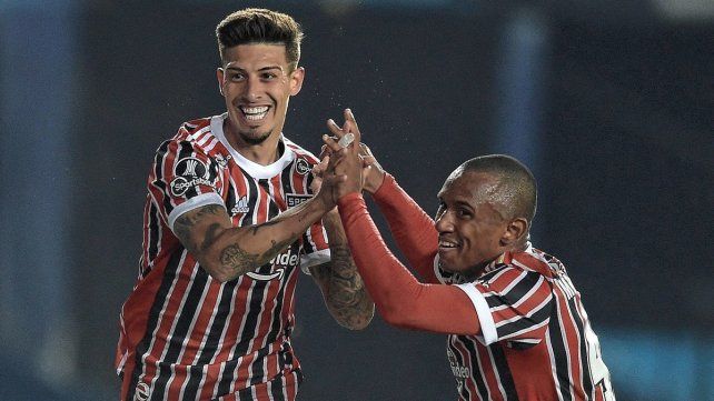 El argentino Emiliano Rigoni fue la figura de San Pablo ante Racing al marcar dos goles.