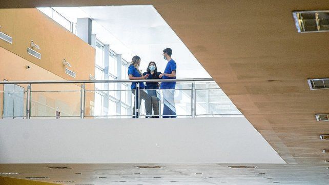 Las medidas que anunci&oacute; Bordet tienden a descomprimir el sistema de salud, cada vez m&aacute;s saturado por los casos de Covid-19.