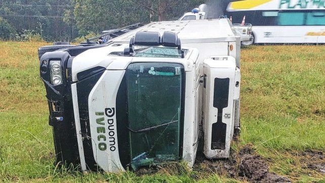 Vuelco en ruta provincial. Vuelco en ruta provincial.