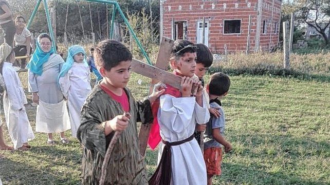 Vía Crucis. En la capilla Jesús Misericordioso con los niños de la catequesis.