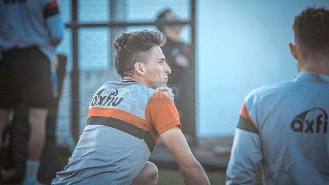 Lautaro Geminiani será baja el sábado.