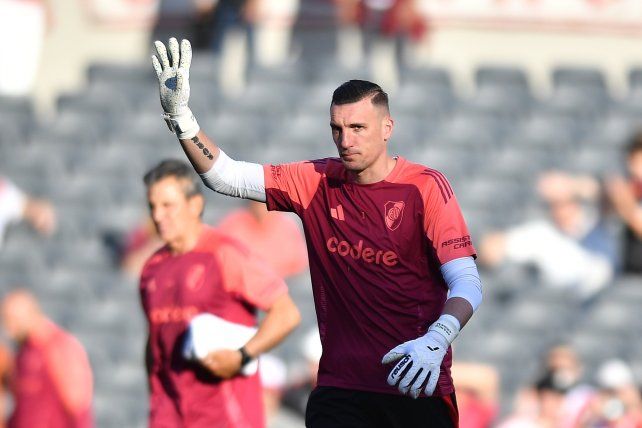 Armani titular en River. Armani titular en River.