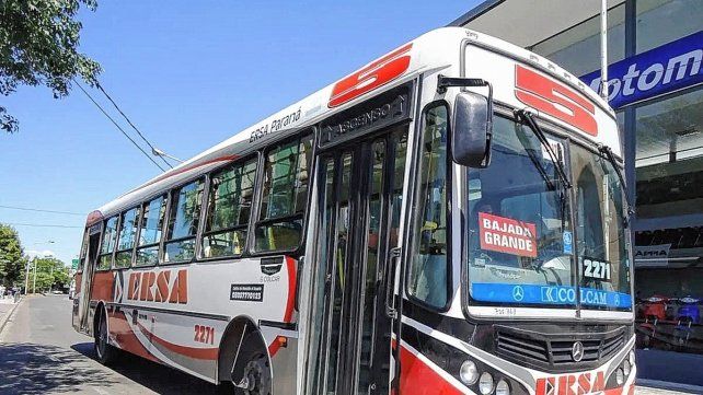 Ocurrió el miércoles por la noche en Paraná. Un chofer de la línea 5 pensó que la mujer se había quedado dormida, pero en realidad se había descompensado