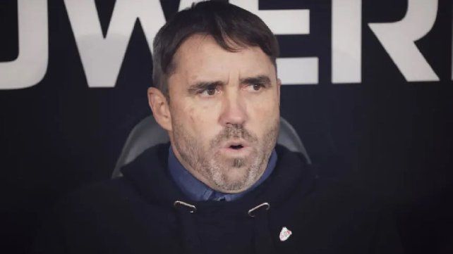 Eduardo Coudet, otra vez cuestionado por su falta de reacción ante Vélez.