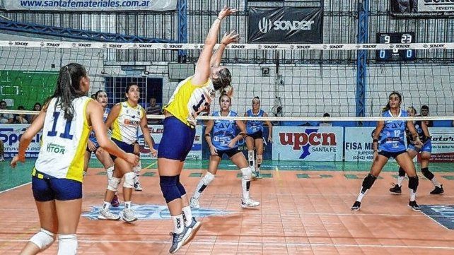 Juliana Cot es la encargada de distribuir todo el frente de ataque de San José.