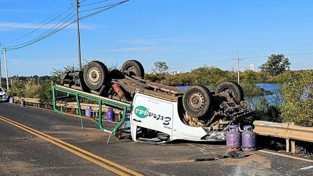 Vuelco de camioneta en Concordia. Vuelco de camioneta en Concordia.