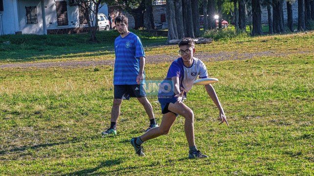 El sábado 6 de mayo habrá un Hat Solidario en el Club Capibá. La inscripción al evento será simbólica de 500 pesos y está destinado hacia una jugadora.