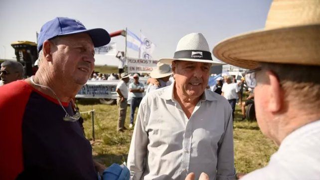 El senador del PRO, Alfredo De Angeli, se presentó en la asamblea