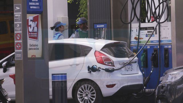 Desde este viernes aumentaron los precios de los combustibles