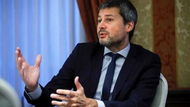 Abrirán las fronteras y habilitarán vuelos de países limítrofes