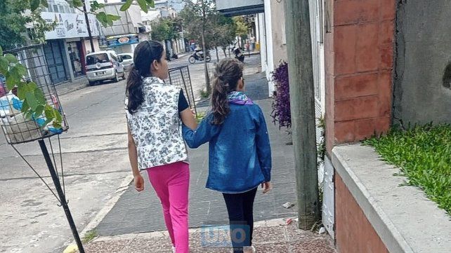 Claudia Herrero y su esposo adoptaron a dos hermanas en 2020 Claudia Herrero y su esposo adoptaron a dos hermanas en 2020