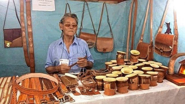 Cuero. Numerosas obras de don Troncoso, heredero de antiguos talabarteros entrerrianos.
