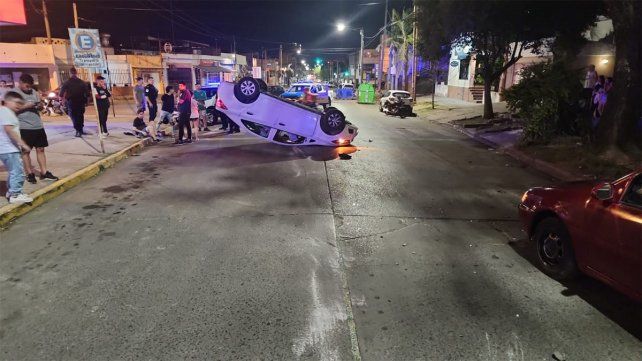 Paraná: conductor con 1,89 de alcohol en sangre chocó y volcó su auto Paraná: conductor con 1,89 de alcohol en sangre chocó y volcó su auto 