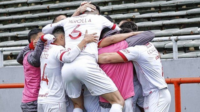 Con gol de penal de Cristaldo, Huracán venció 1 a 0 a Aldosivi y se acercó a la punta.