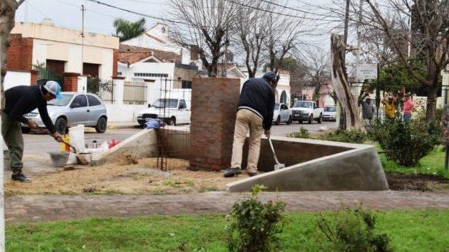 El Concejo Deliberante de Nogoyá había dispuesto mediante una ordenanza municipal la realización de un homenaje al fallecido sacerdote marista, Eugenio Gallinger, ahora denunciado por un ex alumno y actual docente del colegio San Miguel por abuso. El Concejo Deliberante de Nogoyá había dispuesto mediante una ordenanza municipal la realización de un homenaje al fallecido sacerdote marista, Eugenio Gallinger, ahora denunciado por un ex alumno y actual docente del colegio San Miguel por abuso.