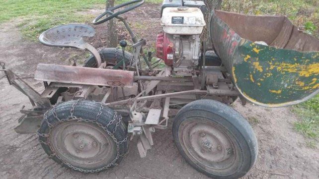 César lo armó con partes de un Renault 4, lo utilizaba para mover los acoplados con tierra César lo armó con partes de un Renault 4, lo utilizaba para mover los acoplados con tierra