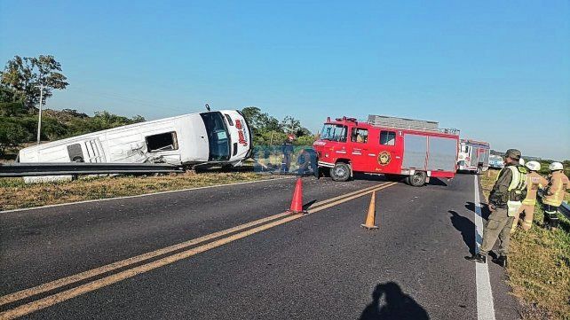 El accidente ocurrió este martes en Ruta 12 a la altura del kilómetro 176. La delegación es del equipo de voley del club Agrario de Cerrito