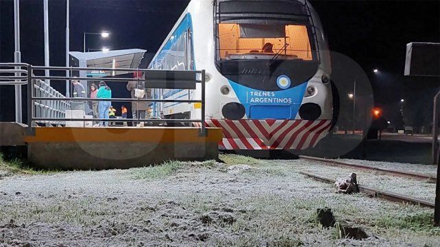 Helada: el frío se hace sentir también en el apeadero Jorge Méndez de La Picada Helada: el frío se hace sentir también en el apeadero Jorge Méndez de La Picada
