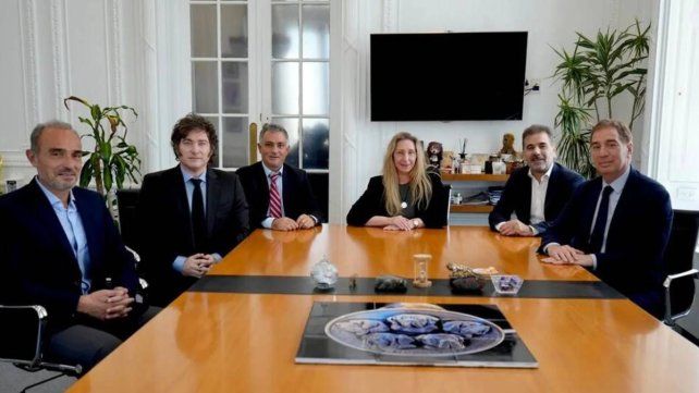 Javier Milei cenó con diputados aliados en Olivos para blindar los vetos a jubilados y discapacidad Javier Milei cenó con diputados aliados en Olivos para blindar los vetos a jubilados y discapacidad