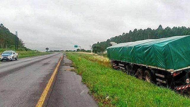 El conductor del camión murió de forma instantánea. El conductor del camión murió de forma instantánea. 