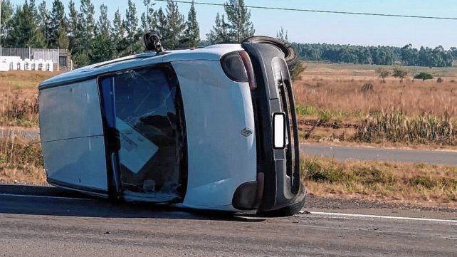 El transportista de la empresa de correos no sufrió lesiones.