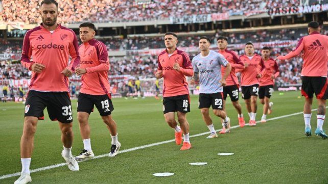 River durante la entrada en calor en el Monumental. River durante la entrada en calor en el Monumental.