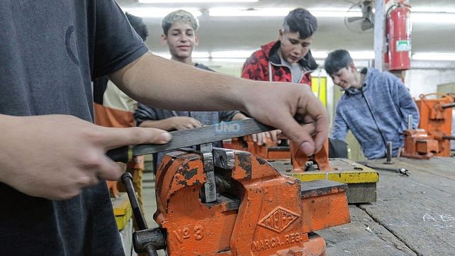 La Escuela de Educación Técnica (EET) N° 4 Anexo Formación Profesional sigue latiendo con fuerza. La Escuela de Educación Técnica (EET) N° 4 Anexo Formación Profesional sigue latiendo con fuerza.