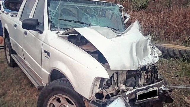El tractor fue impactado en su parte trasera por la camioneta. El accidente ocurrió en Ruta 11 y los involucrados son oriundos de Victoria