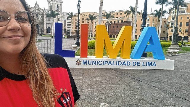 Nadia Álvarez, en la capital peruana, con la indumentaria de Patronato. Nadia Álvarez, en la capital peruana, con la indumentaria de Patronato.