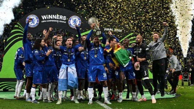 Con gol y asistencia de Enzo Fernández, Chelsea aplastó a Betis y se consagró campeón Con gol y asistencia de Enzo Fernández, Chelsea aplastó a Betis y se consagró campeón