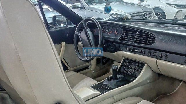 El descapotable es color Tahoe Blue Metallic con interiores en cuero color Ivory (marfil). El descapotable es color Tahoe Blue Metallic con interiores en cuero color Ivory (marfil).