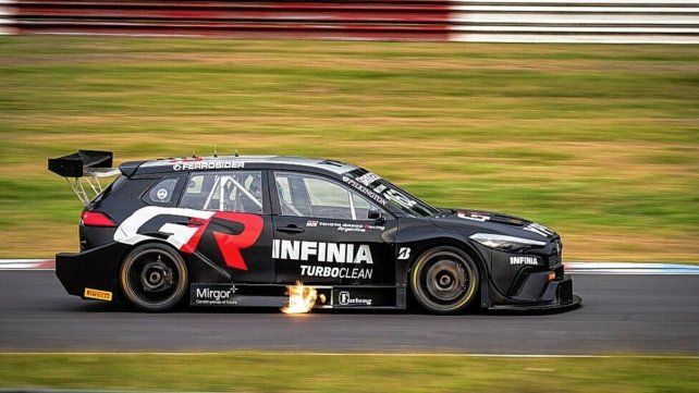 Emiliano Stang con el nuevo Corolla SUV. Emiliano Stang con el nuevo Corolla SUV.