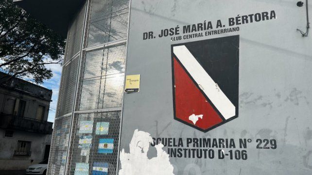 Una joven murió en Gualeguaychú al cortarse con un vidrio. Una joven murió en Gualeguaychú al cortarse con un vidrio.