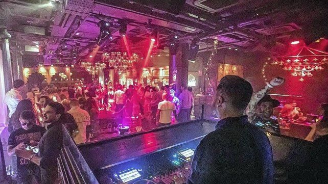 Boliches se preparan para la reapertura.