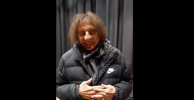 El escritor, músico y conductor Alejandro Dolina presentó su legendario programa radial La Venganza será Terrible el sábado en el teatro 3 de Febrero, en Paraná