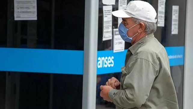 El Gobierno oficializó el bono a jubilados: el decreto y cronograma de pago