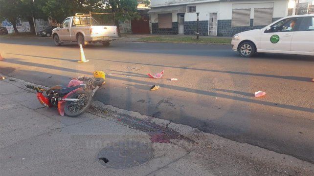 Paraná: automovilista chocó una mujer en moto y escapó