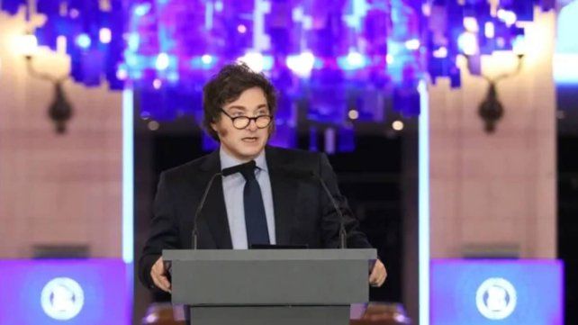 Javier Milei lo anticipó para el caso de que el proyecto se trabe en el Congreso, ante cambios que reclama la oposición. Aseguró que no analiza tomar deuda Javier Milei lo anticipó para el caso de que el proyecto se trabe en el Congreso, ante cambios que reclama la oposición. Aseguró que no analiza tomar deuda