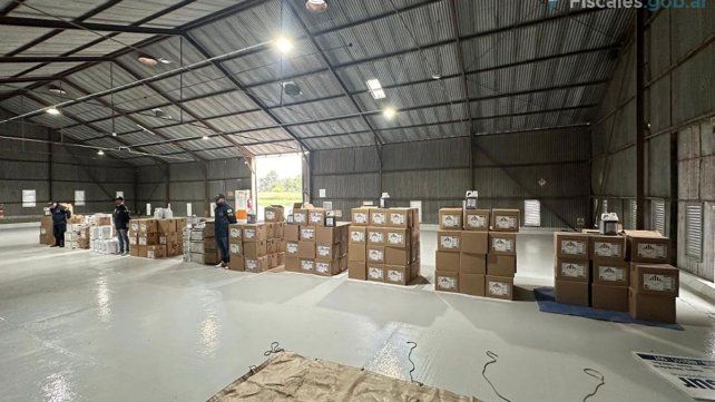 Secuestraron bidones con agroquímicos de una empresa agropecuaria de Victoria. Secuestraron bidones con agroquímicos de una empresa agropecuaria de Victoria.