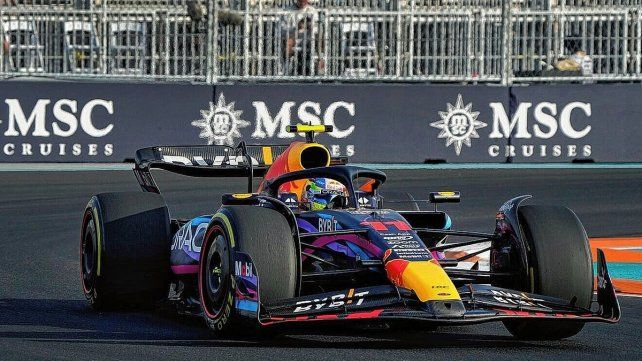 Checo Pérez largará adelante en Miami.