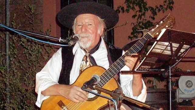 VELáZQUEZ. El artista entrerriano supo denunciar la pobreza extrema hace décadas, en soledad.