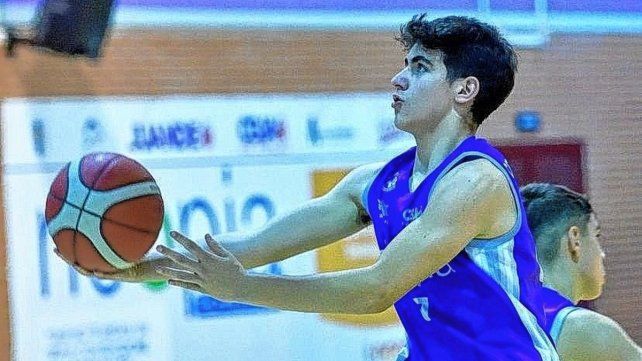 El paranaense Caetano Pajares juega como base o escolta y reconoció que está acomodándose a un juego mucho más físico al que estaba acostumbrado. El paranaense Caetano Pajares juega como base o escolta y reconoció que está acomodándose a un juego mucho más físico al que estaba acostumbrado.