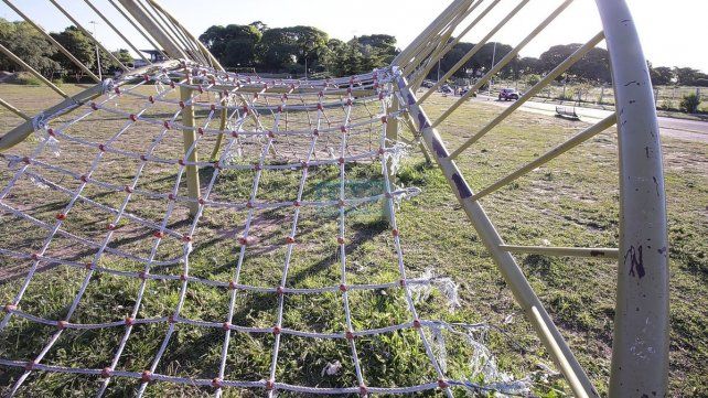 Paraná: juegos en mal estado en distintos parques generan recurrentes quejas de vecinos